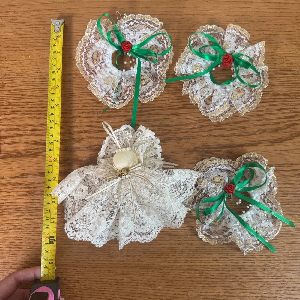 Vintage Style Lace Angel and Wreath Christmas Ornaments‎ Set of 4 Gold Green Red